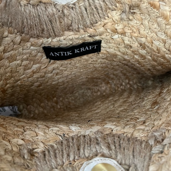 *Sold* NWT Antik Kraft Jute Style Convertible Handbag with Round Wooden Handles! - Picture 9 of 11